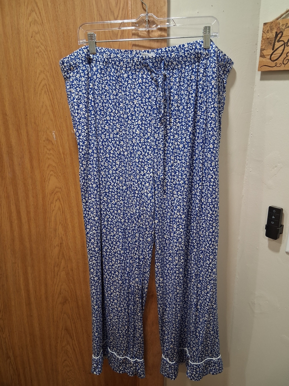 Lands' End Blue and White Floral Lounge Pants